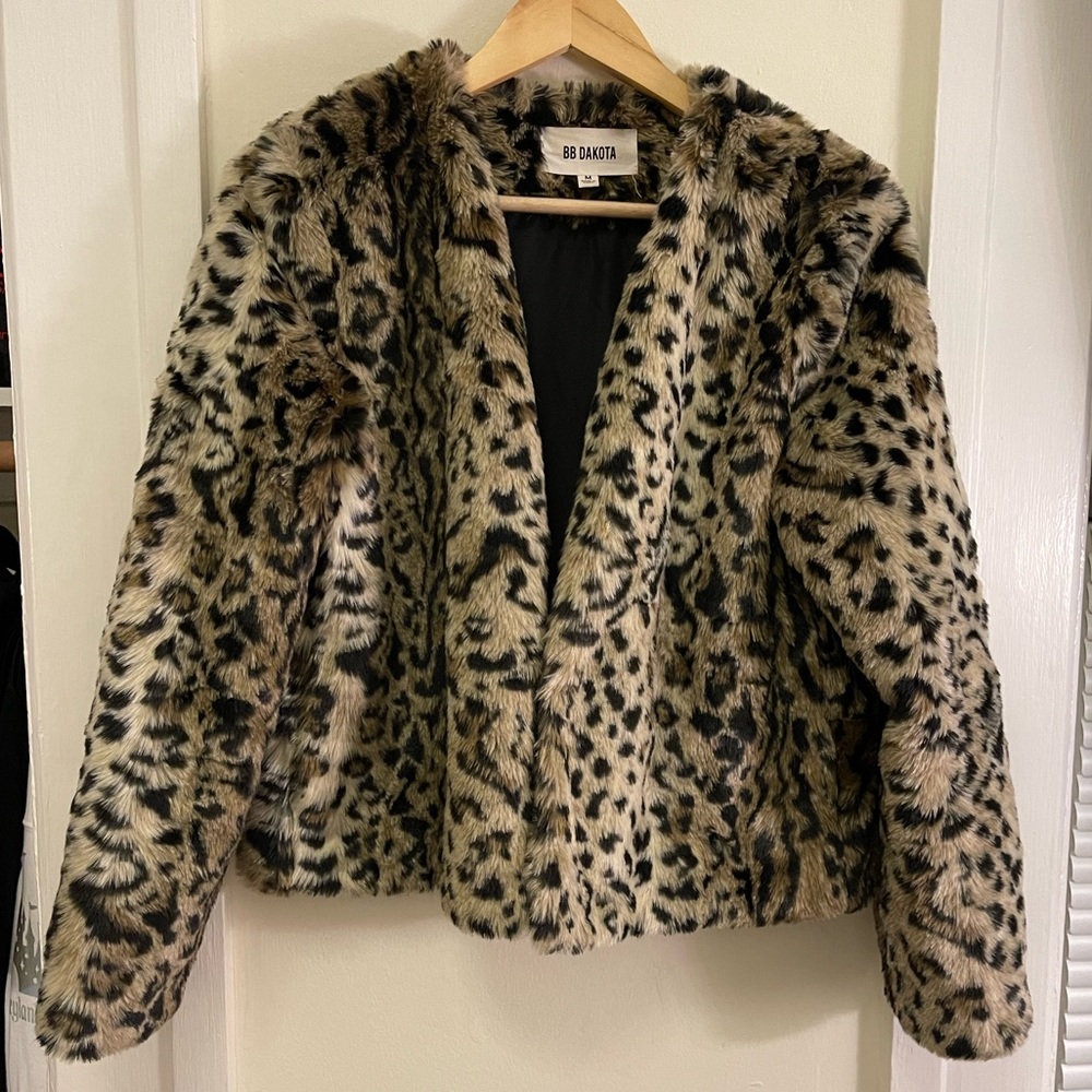 SOLD - Fur Leopard Jacket 🐾 Size Medium [vegan]